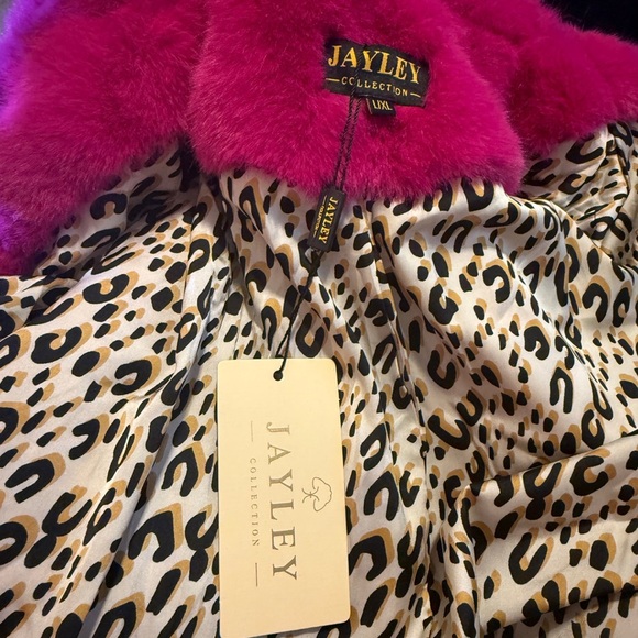 Gorgeous Jayley Collection faux fur oversized coat - Picture 7 of 9